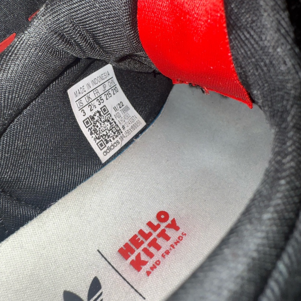 Adidas Kids Hello Kitty Black and White Shoes - Picture 4 of 4